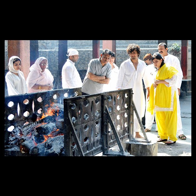 Spotted: Celebs pay their respects to Sonu Nigam's mother
Singer Sonu Nigam's mother, Shobha Nigam 