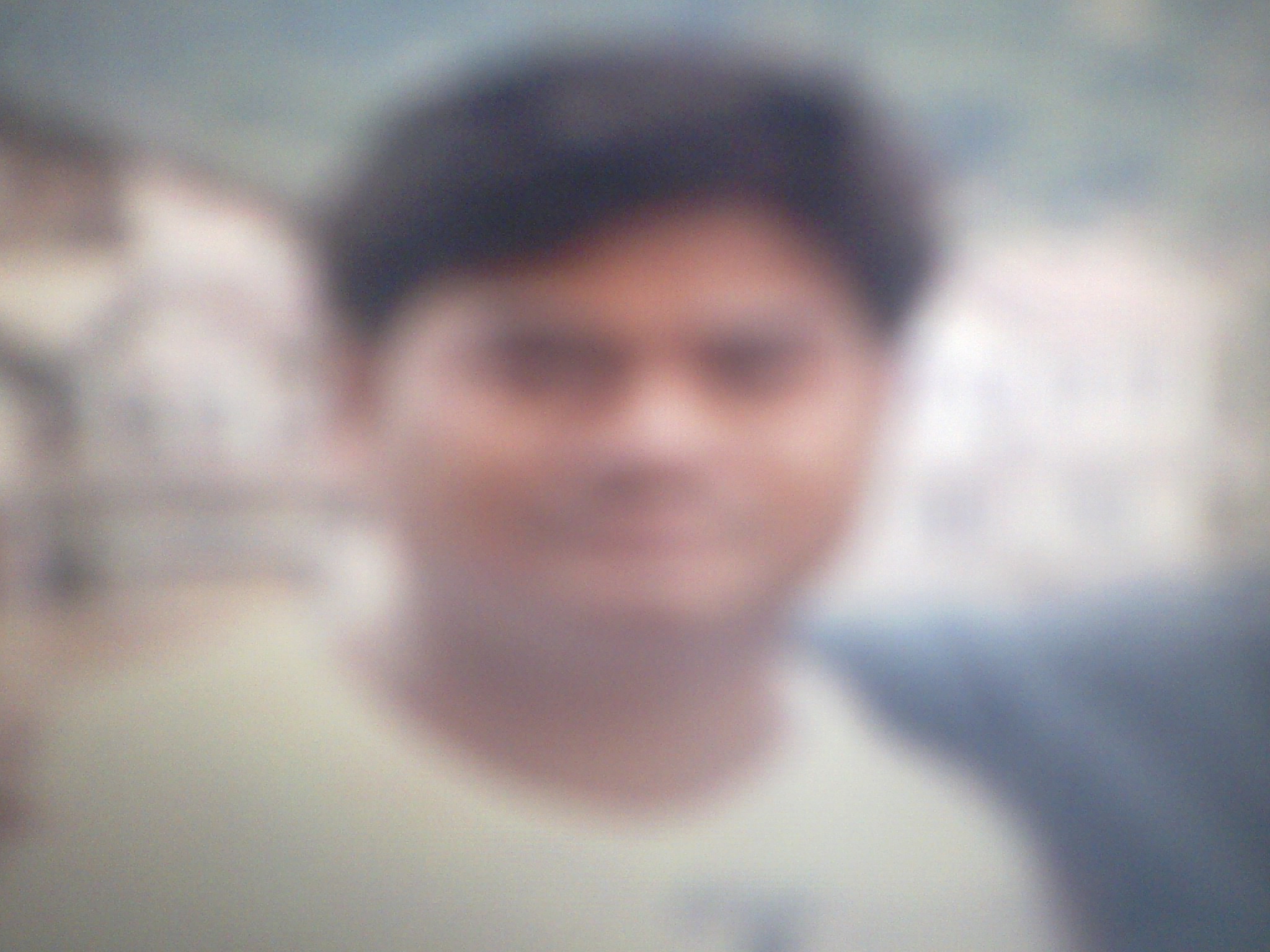 my name is Ashu am living in south delhi.I m an open minded,fun loving but sincere guy with high fam