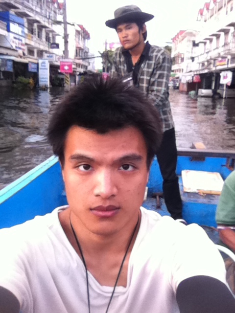Flooding crisis,,, get on boat!
