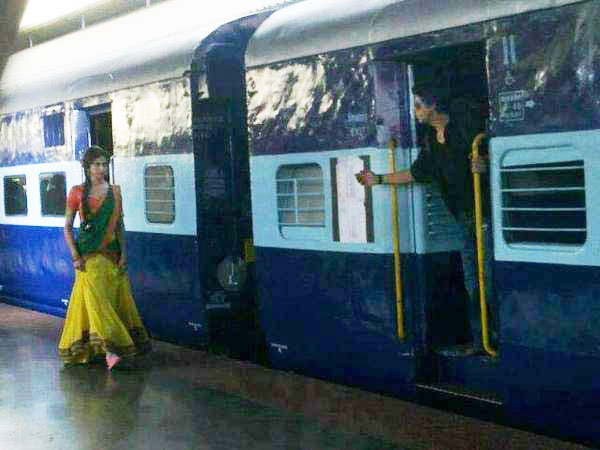 Checkout the first looks of Shah Rukh Khan, Deepika Padukone, Chennai Express movie starring Shahruk