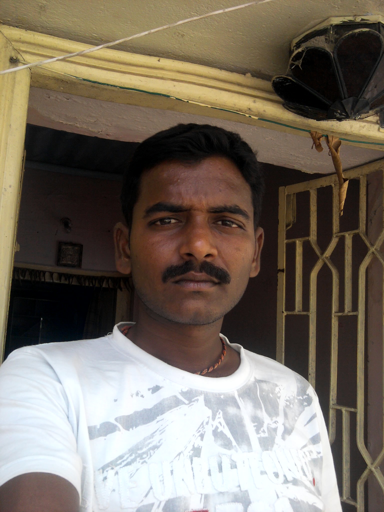 HAI EVERBODY.I M AN ENGUNEER LOOKING FOR A NICE GIRL FOR FRIENDS,CHATTING