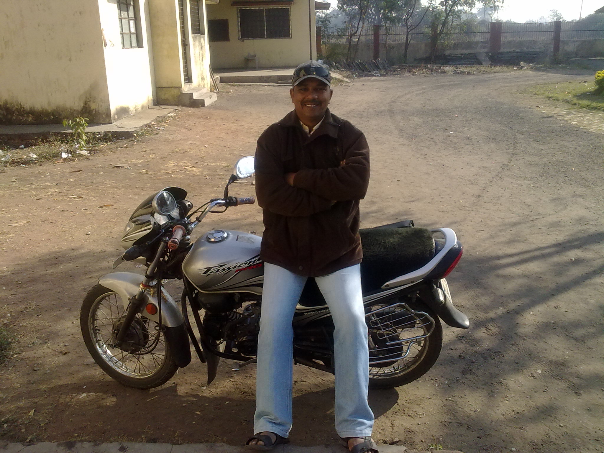 I AM SERVICE MAN I WANT GOOD LOOKING GIRL AND WOMEN FRIEND.HALENESS INDESTANDING AND GOOD THINKING.