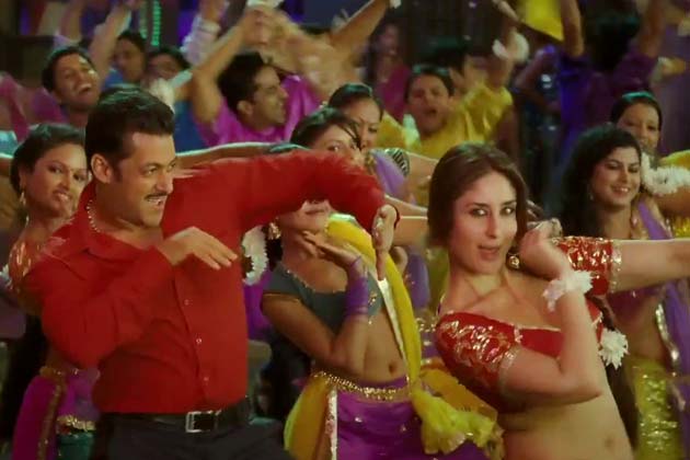 First Look Kareena Kapoor's 'Dabangg 2' item number 'Fevicol Se'.
