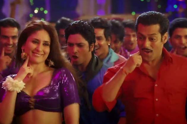 First Look Kareena Kapoor's 'Dabangg 2' item number 'Fevicol Se'.
