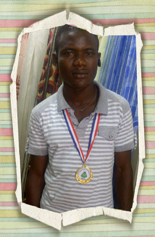 An ugly boy looking for a beutiful babe
