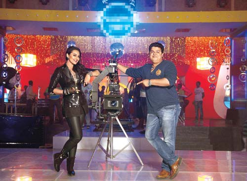 Sonakshi shoots for her item song on sets of 'Himmatwala
