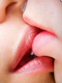 iam hot lip and pusy kisser