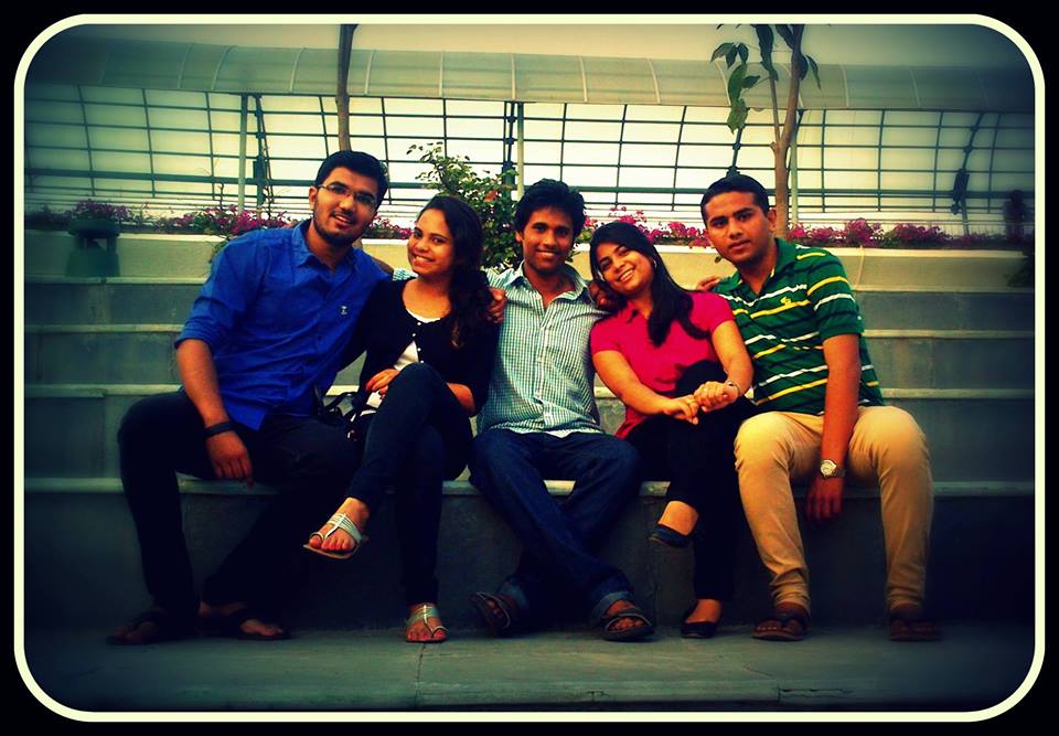 hehehe..! both the girls in the pic aren\'t single...! so don\'t start thinking about them...!
