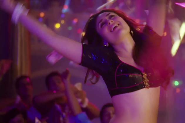 First Look Kareena Kapoor's 'Dabangg 2' item number 'Fevicol Se'.
