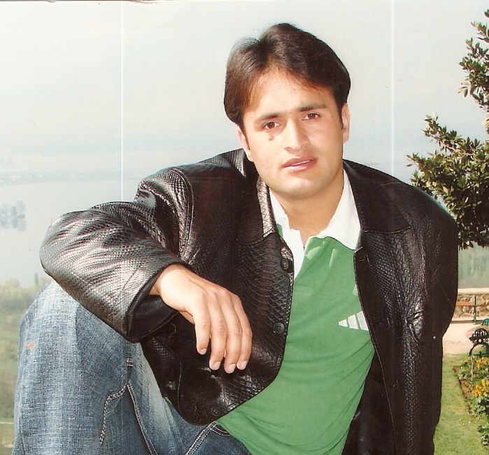 hi i m salman from srinagar i m very hot boy & loving