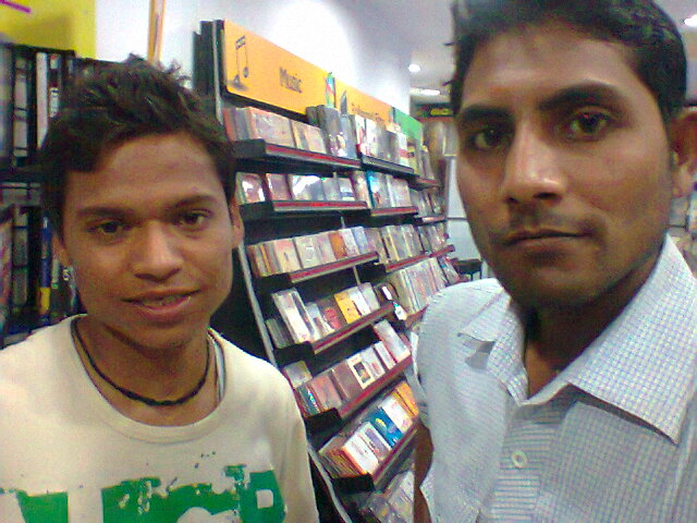 HI IAM MANISH I AM GOOD PARSON &MY FRIENDS ARE TOO GOODS,
