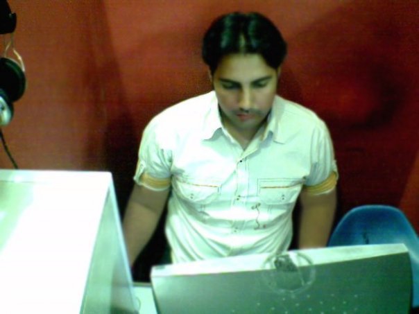 Its my pic lookin very hndsm na are mazak kar raha hun picture nai dekhte kya  