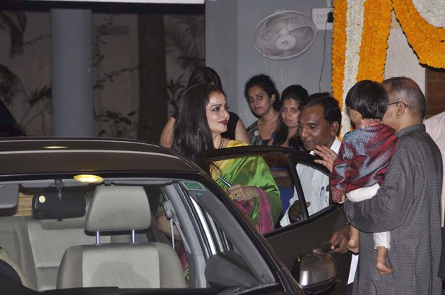 Vidyas mehndi ceremony was held at her Khar residence in Mumbai Rekha come