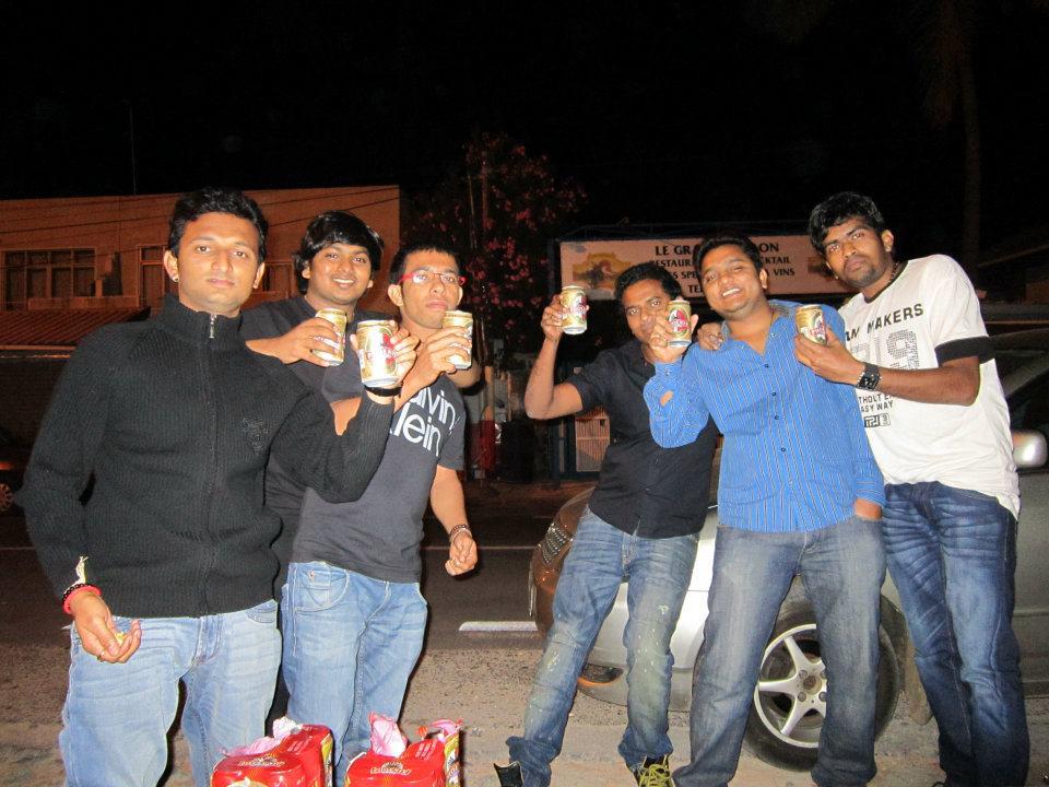 mee wid maa frnds in mauritius..