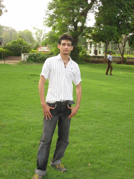Ab To Ek Aansoo Bhi Ruswa Kar Jata Hai
Choty Thy To Dil Khol Kar Roya Karte The