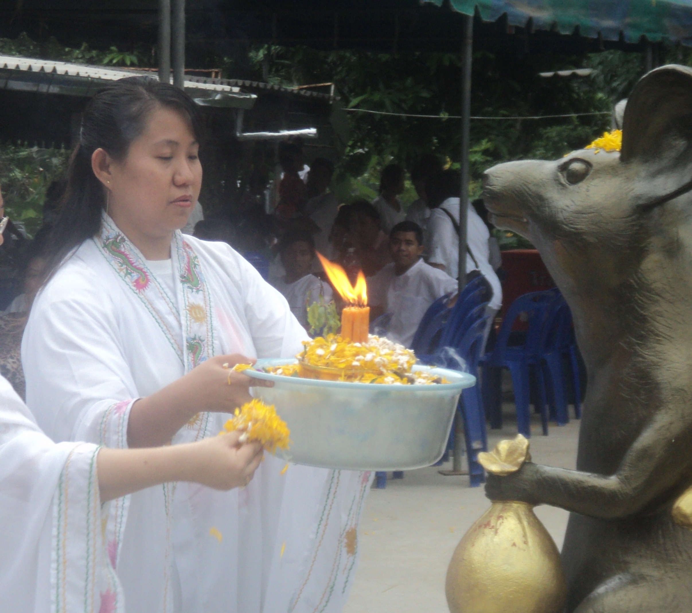 Pray for Prasiwa <India god> at my Dramma house. 