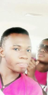 ladies say that i av the most cutes lips in town but i dont buy that